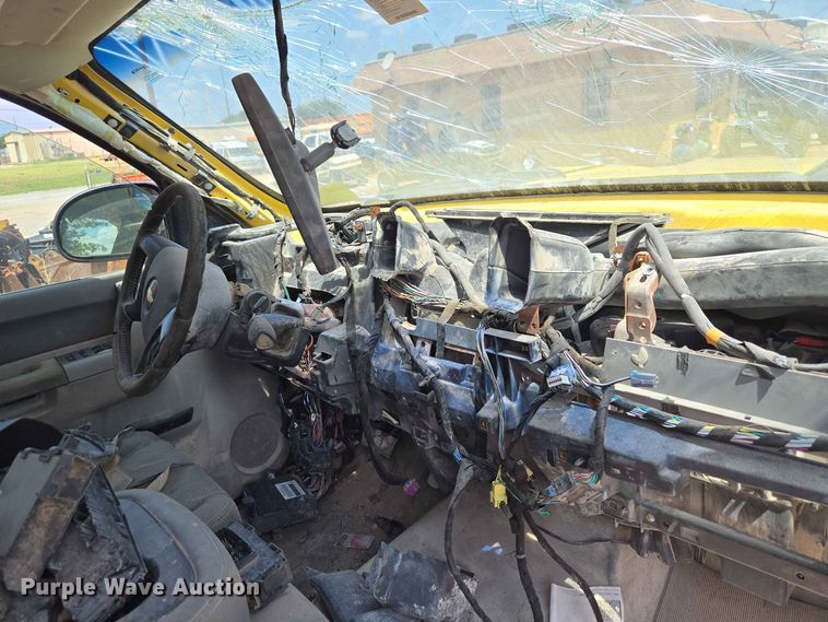 image for item EW8614 2012 Chevrolet Silverado 2500HD Ext. Cab pickup truck