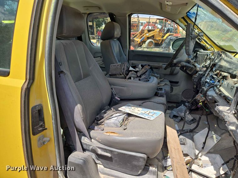 image for item EW8614 2012 Chevrolet Silverado 2500HD Ext. Cab pickup truck