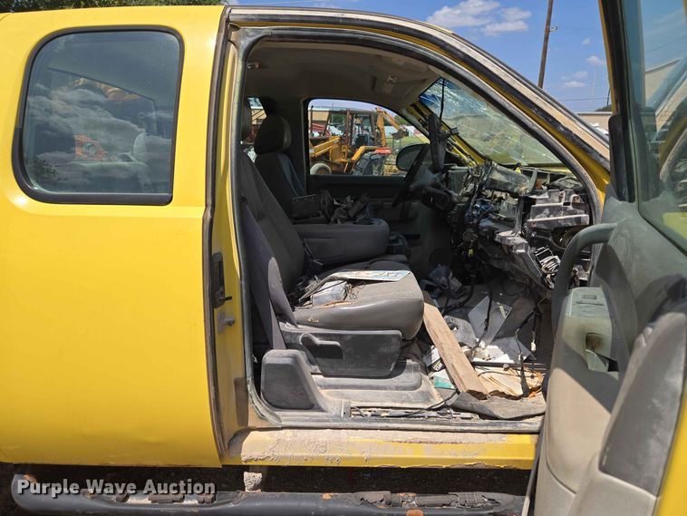image for item EW8614 2012 Chevrolet Silverado 2500HD Ext. Cab pickup truck