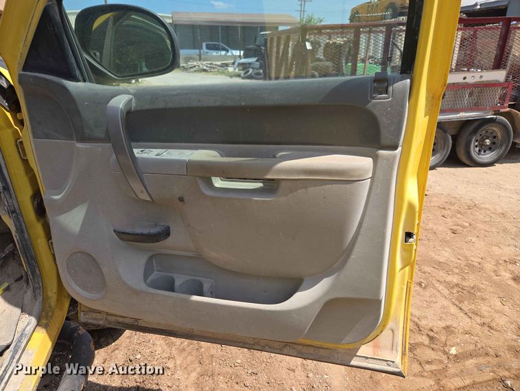 image for item EW8614 2012 Chevrolet Silverado 2500HD Ext. Cab pickup truck