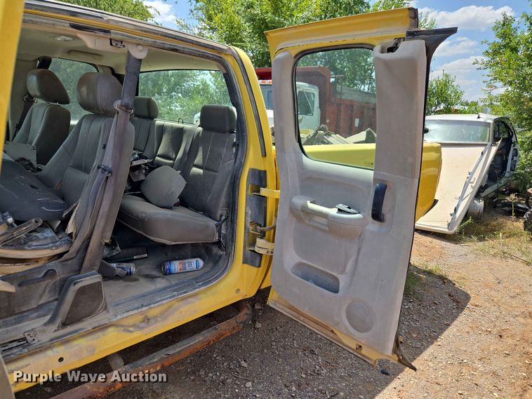 image for item EW8614 2012 Chevrolet Silverado 2500HD Ext. Cab pickup truck