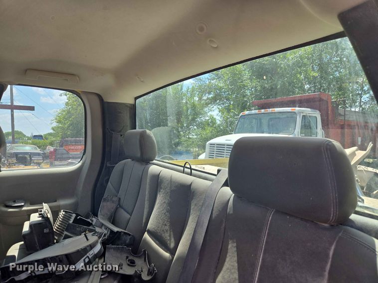 image for item EW8614 2012 Chevrolet Silverado 2500HD Ext. Cab pickup truck