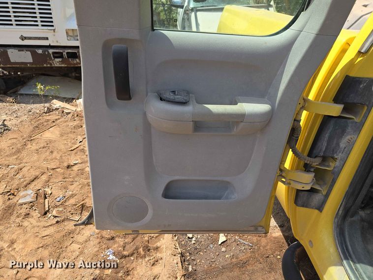 image for item EW8614 2012 Chevrolet Silverado 2500HD Ext. Cab pickup truck