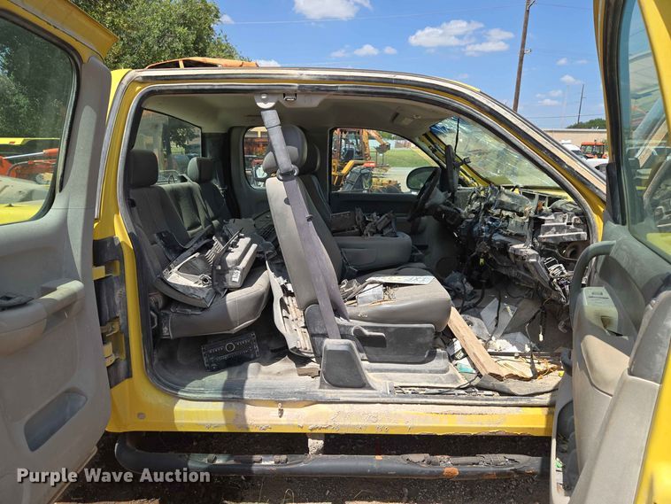 image for item EW8614 2012 Chevrolet Silverado 2500HD Ext. Cab pickup truck