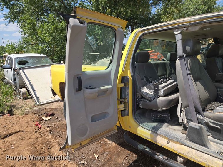image for item EW8614 2012 Chevrolet Silverado 2500HD Ext. Cab pickup truck