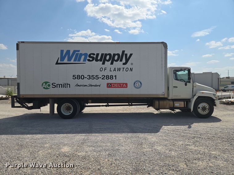 image for item EW8616 2010 Hino 268 box truck