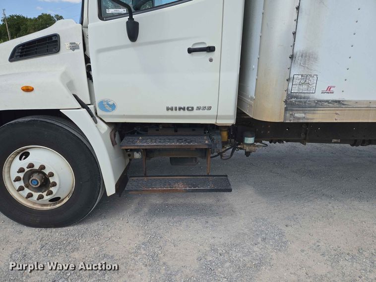 image for item EW8616 2010 Hino 268 box truck