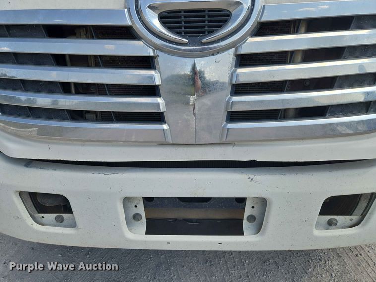image for item EW8616 2010 Hino 268 box truck