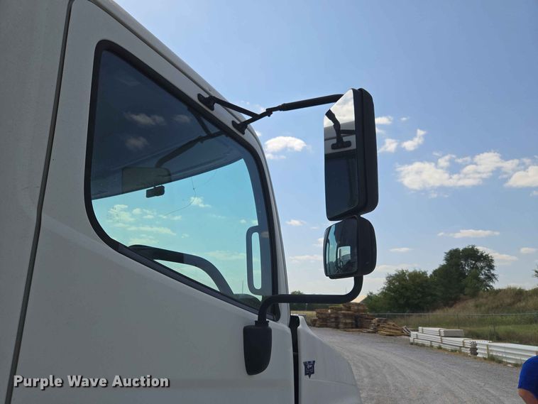 image for item EW8616 2010 Hino 268 box truck