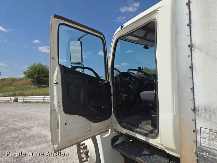 image for item EW8616 2010 Hino 268 box truck