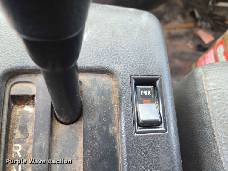image for item EW8616 2010 Hino 268 box truck