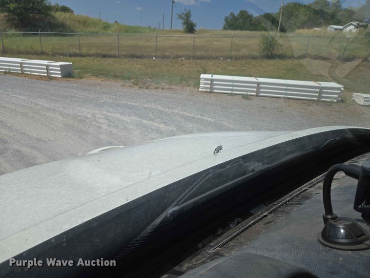 image for item EW8616 2010 Hino 268 box truck