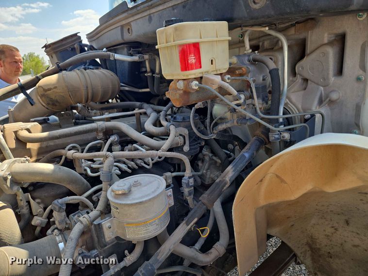 image for item EW8616 2010 Hino 268 box truck