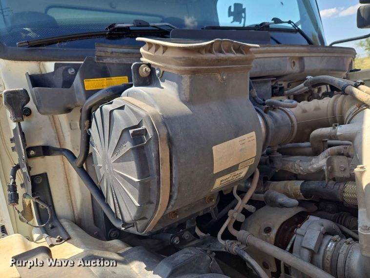 image for item EW8616 2010 Hino 268 box truck