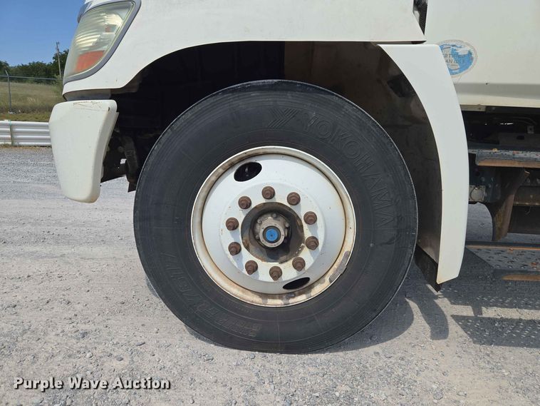 image for item EW8616 2010 Hino 268 box truck