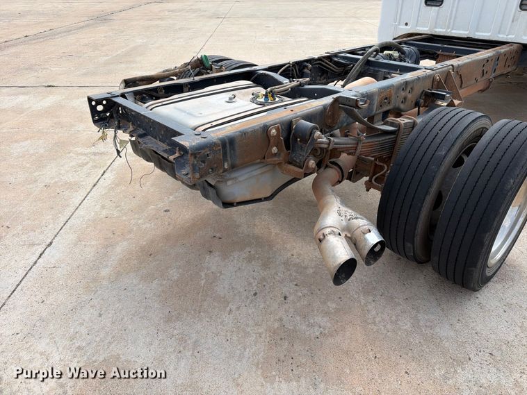 image for item EW8623 2012 Ford F550 Super Duty Crew Cab truck cab and chassis