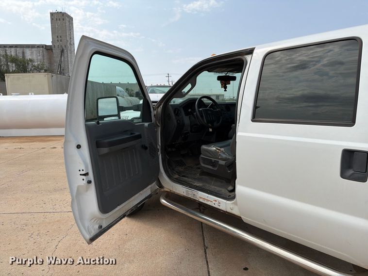 image for item EW8623 2012 Ford F550 Super Duty Crew Cab truck cab and chassis