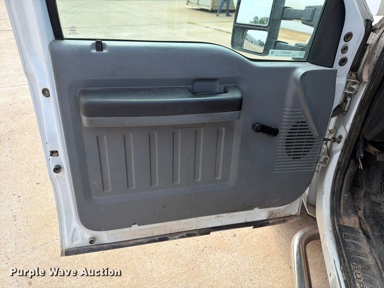 image for item EW8623 2012 Ford F550 Super Duty Crew Cab truck cab and chassis