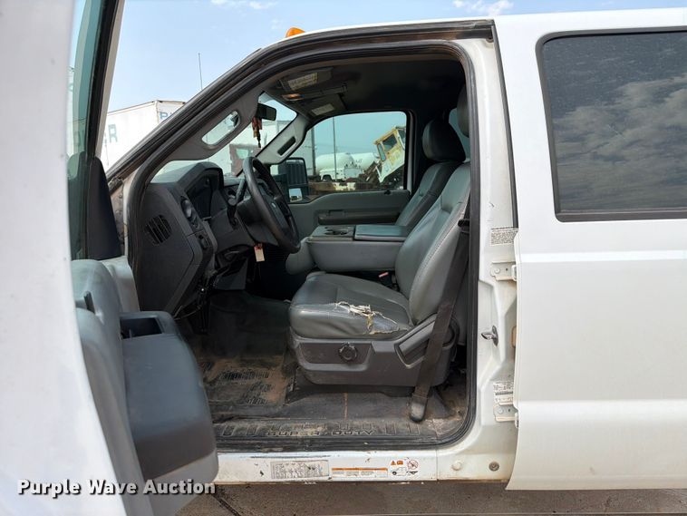 image for item EW8623 2012 Ford F550 Super Duty Crew Cab truck cab and chassis