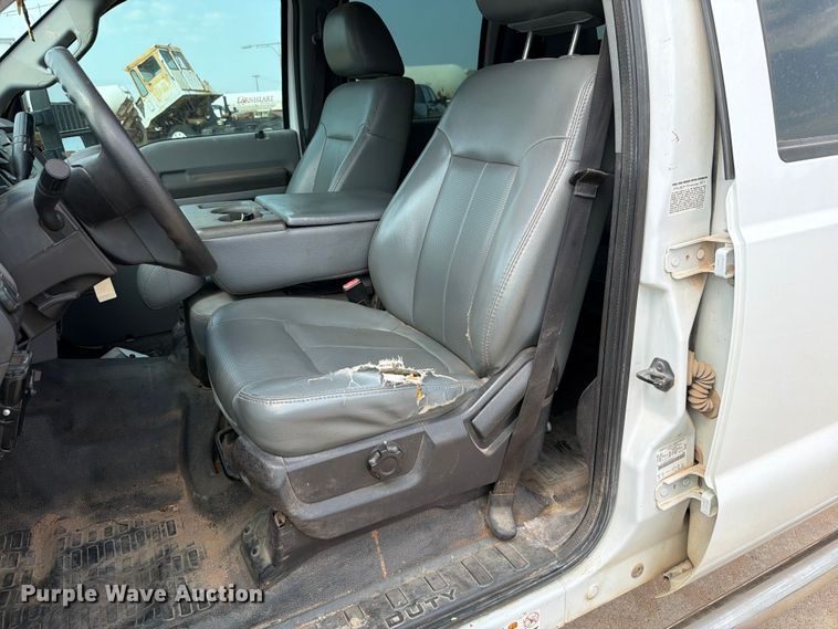 image for item EW8623 2012 Ford F550 Super Duty Crew Cab truck cab and chassis