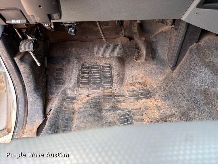 image for item EW8623 2012 Ford F550 Super Duty Crew Cab truck cab and chassis