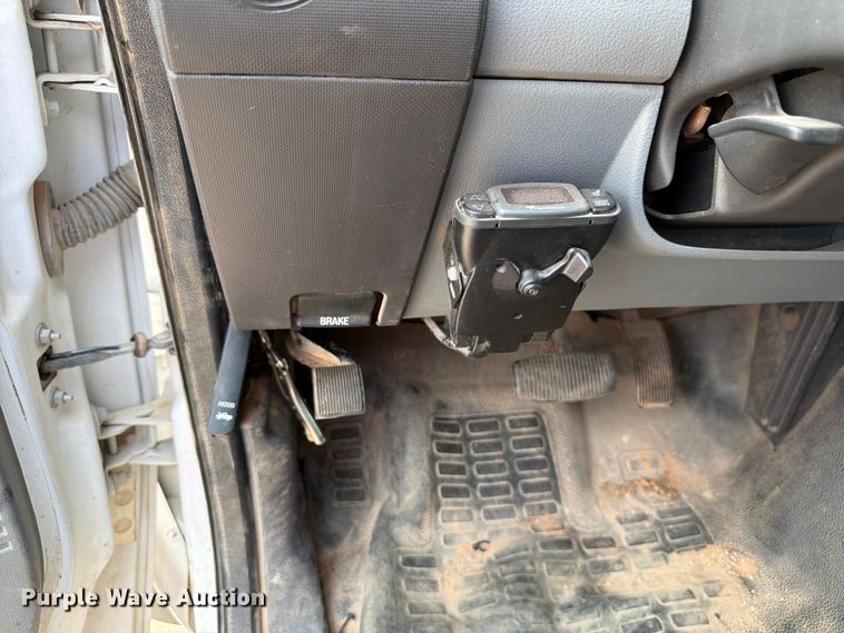image for item EW8623 2012 Ford F550 Super Duty Crew Cab truck cab and chassis