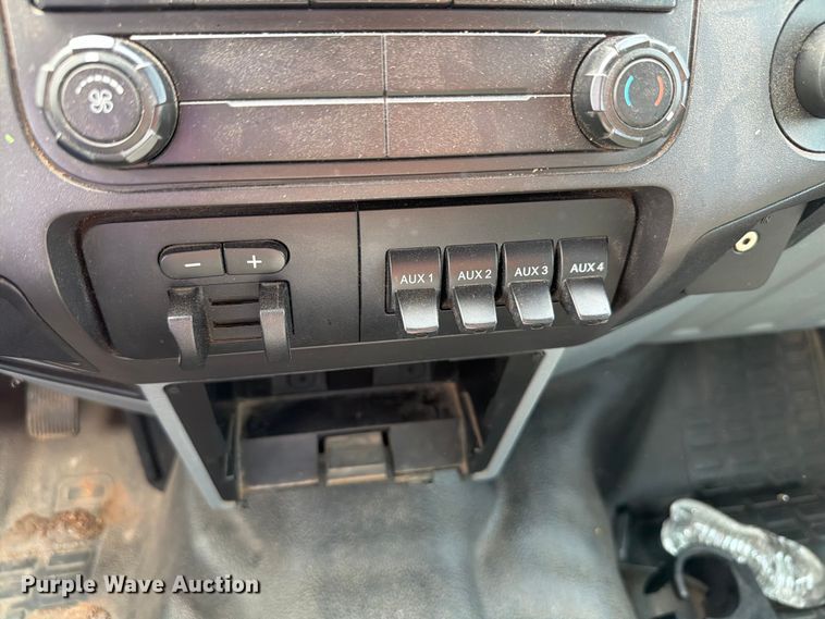 image for item EW8623 2012 Ford F550 Super Duty Crew Cab truck cab and chassis