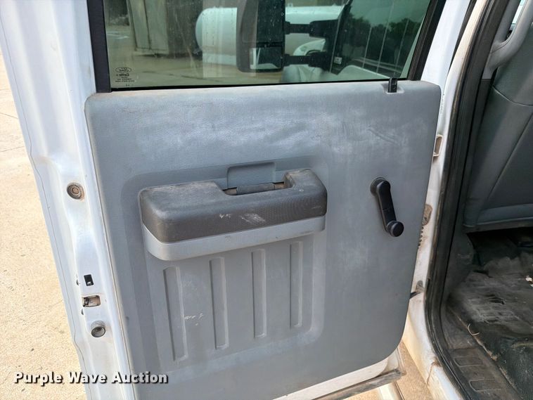 image for item EW8623 2012 Ford F550 Super Duty Crew Cab truck cab and chassis