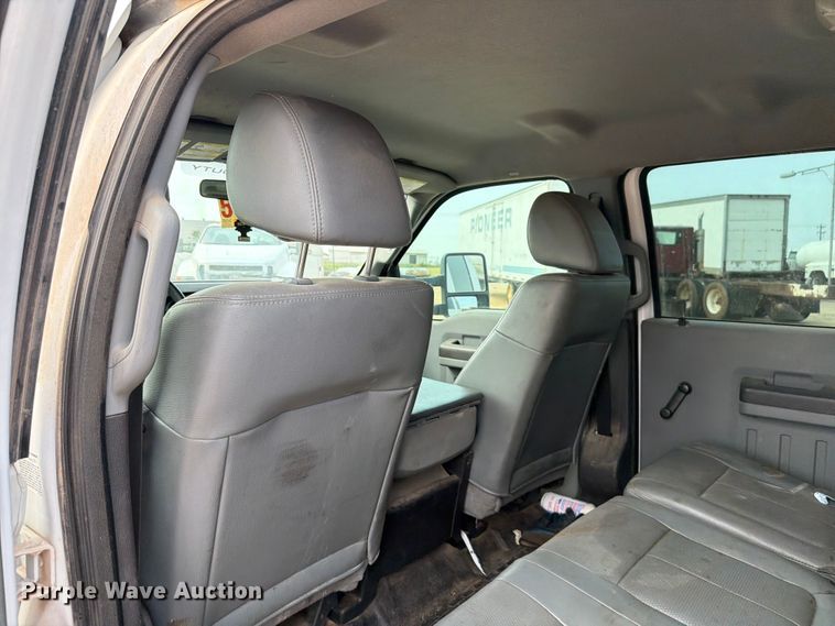 image for item EW8623 2012 Ford F550 Super Duty Crew Cab truck cab and chassis