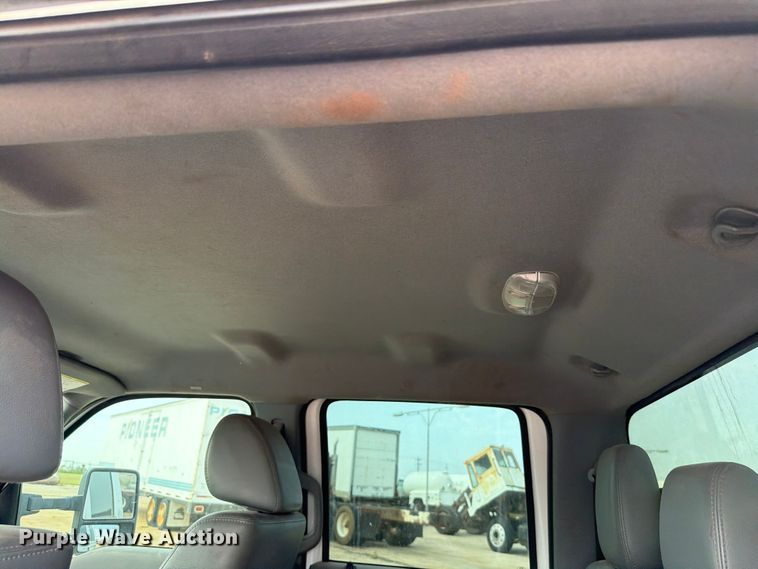 image for item EW8623 2012 Ford F550 Super Duty Crew Cab truck cab and chassis