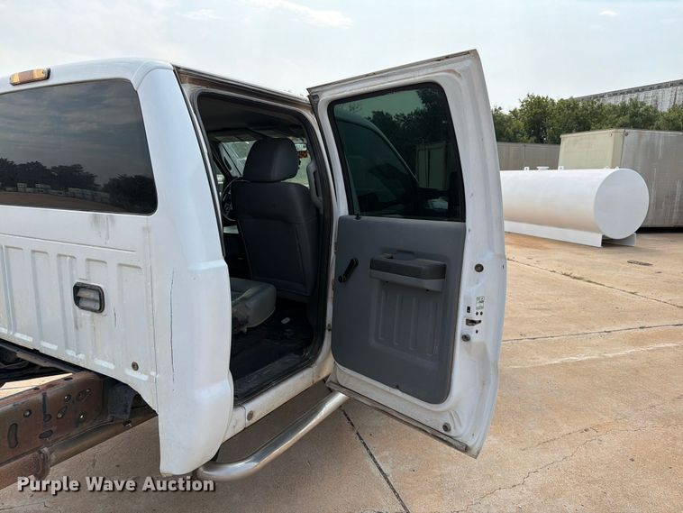image for item EW8623 2012 Ford F550 Super Duty Crew Cab truck cab and chassis