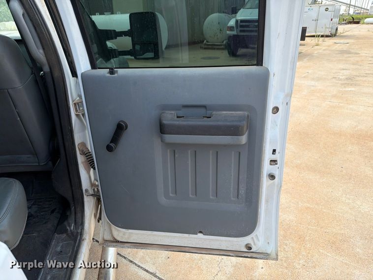 image for item EW8623 2012 Ford F550 Super Duty Crew Cab truck cab and chassis