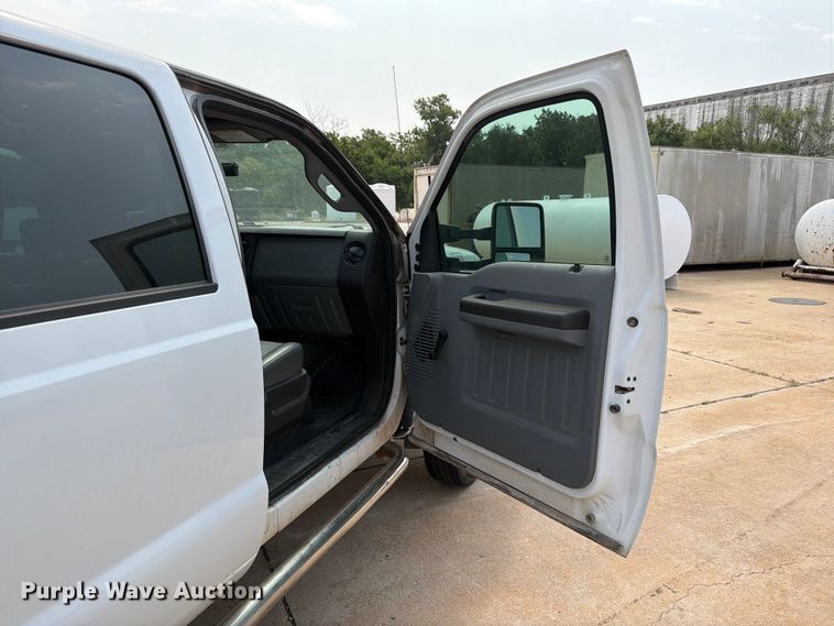 image for item EW8623 2012 Ford F550 Super Duty Crew Cab truck cab and chassis