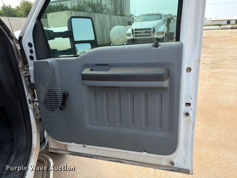 image for item EW8623 2012 Ford F550 Super Duty Crew Cab truck cab and chassis