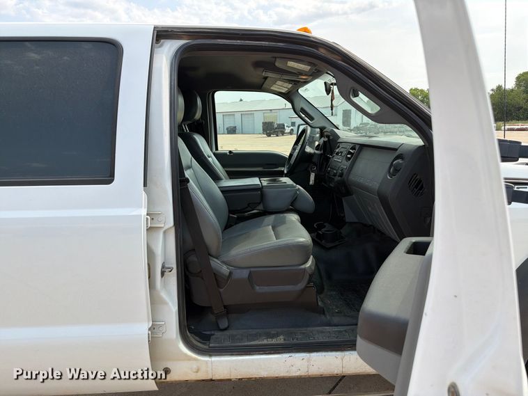 image for item EW8623 2012 Ford F550 Super Duty Crew Cab truck cab and chassis