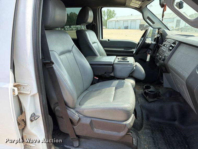 image for item EW8623 2012 Ford F550 Super Duty Crew Cab truck cab and chassis