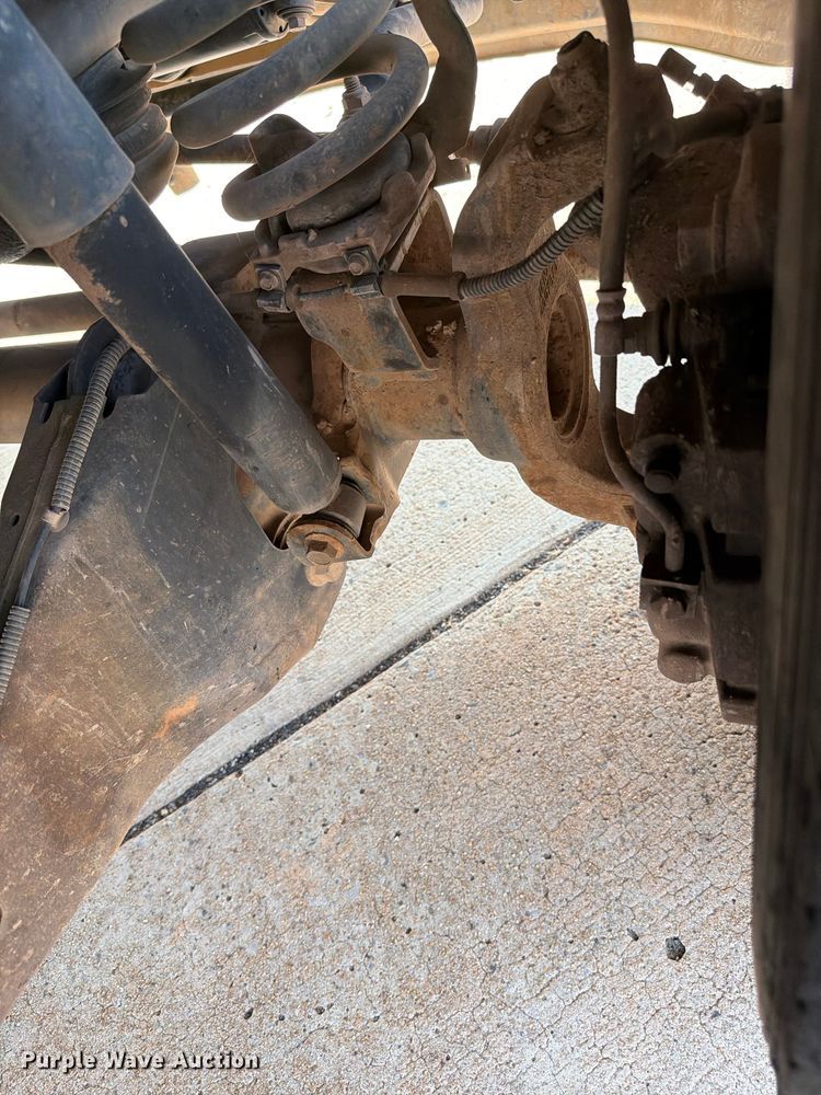 image for item EW8623 2012 Ford F550 Super Duty Crew Cab truck cab and chassis