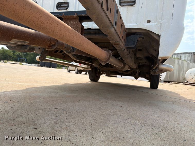 image for item EW8623 2012 Ford F550 Super Duty Crew Cab truck cab and chassis