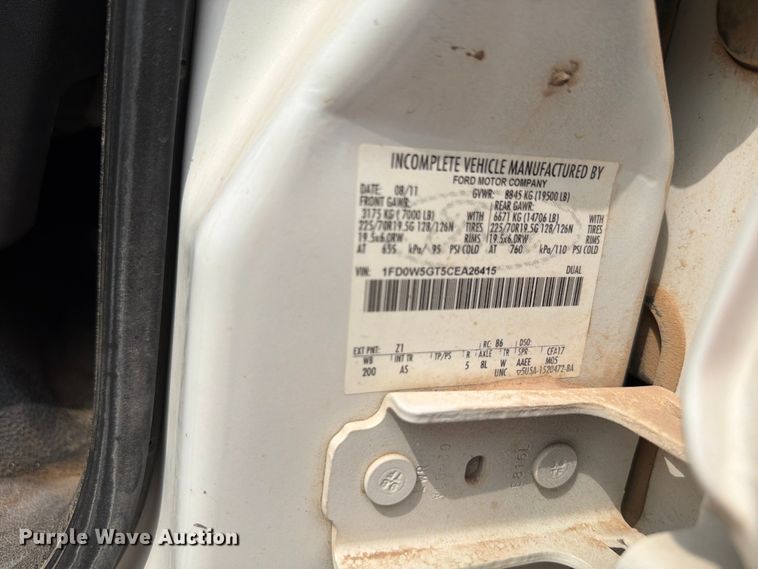 image for item EW8623 2012 Ford F550 Super Duty Crew Cab truck cab and chassis