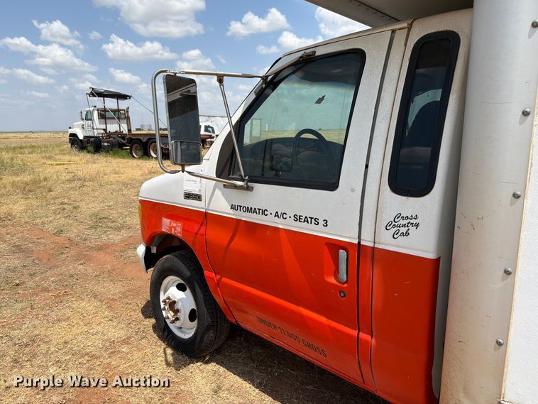 image for item EW8631 1998 Ford E350 Super Duty box truck