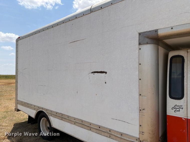 image for item EW8631 1998 Ford E350 Super Duty box truck