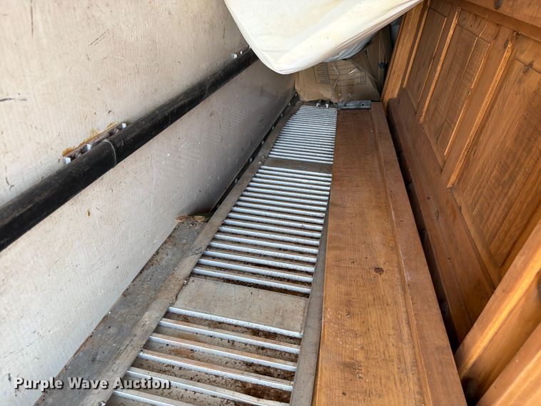image for item EW8631 1998 Ford E350 Super Duty box truck