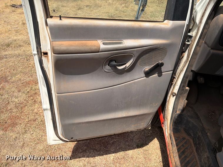 image for item EW8631 1998 Ford E350 Super Duty box truck