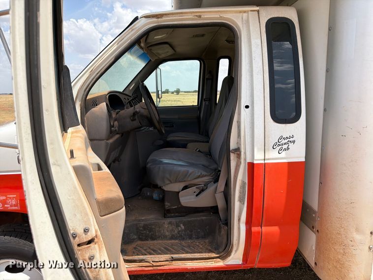 image for item EW8631 1998 Ford E350 Super Duty box truck