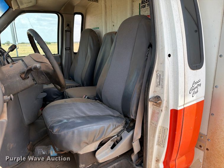 image for item EW8631 1998 Ford E350 Super Duty box truck