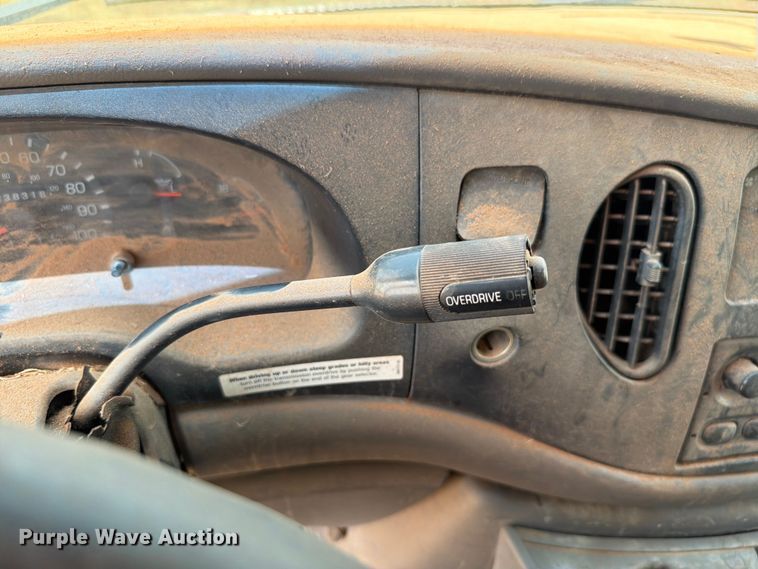 image for item EW8631 1998 Ford E350 Super Duty box truck