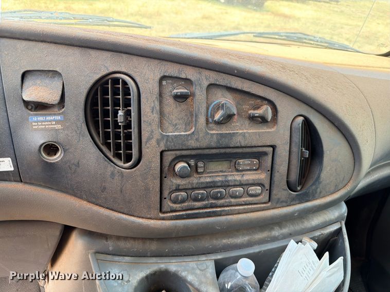image for item EW8631 1998 Ford E350 Super Duty box truck