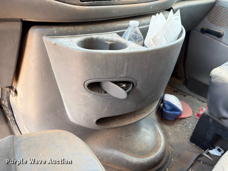 image for item EW8631 1998 Ford E350 Super Duty box truck