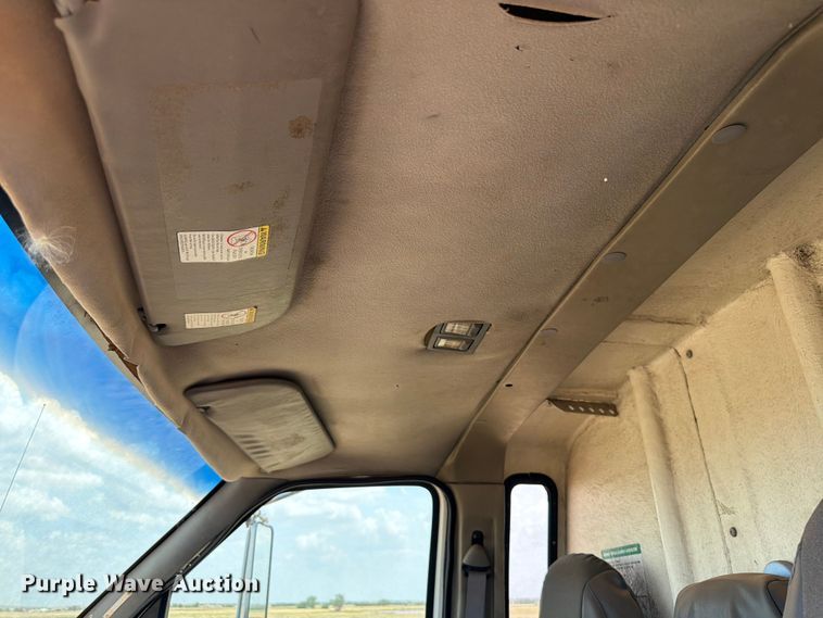 image for item EW8631 1998 Ford E350 Super Duty box truck