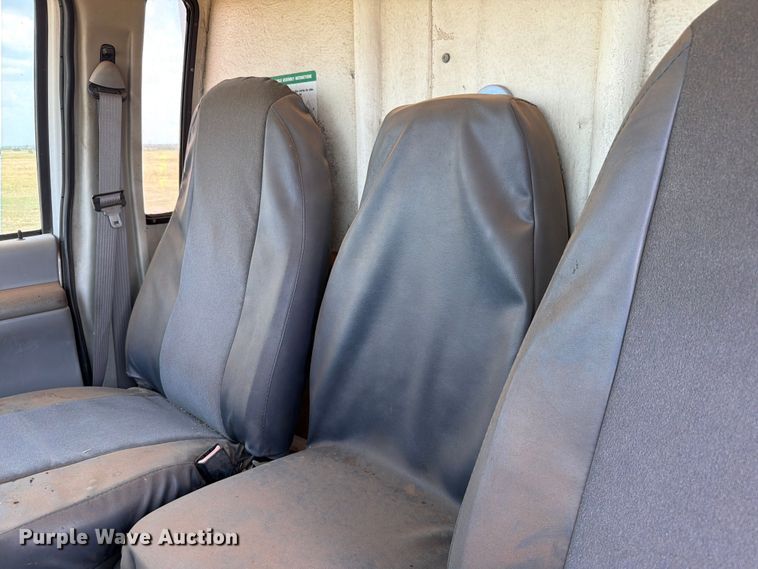 image for item EW8631 1998 Ford E350 Super Duty box truck